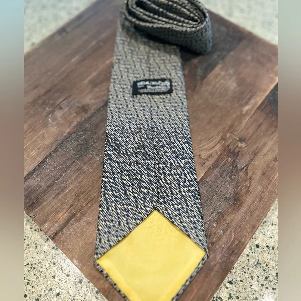 ☀️Wembley Black/ Gray Geometric Tie- CRUSH IT, KNOT IT! Even wash it! WEMLON!!!